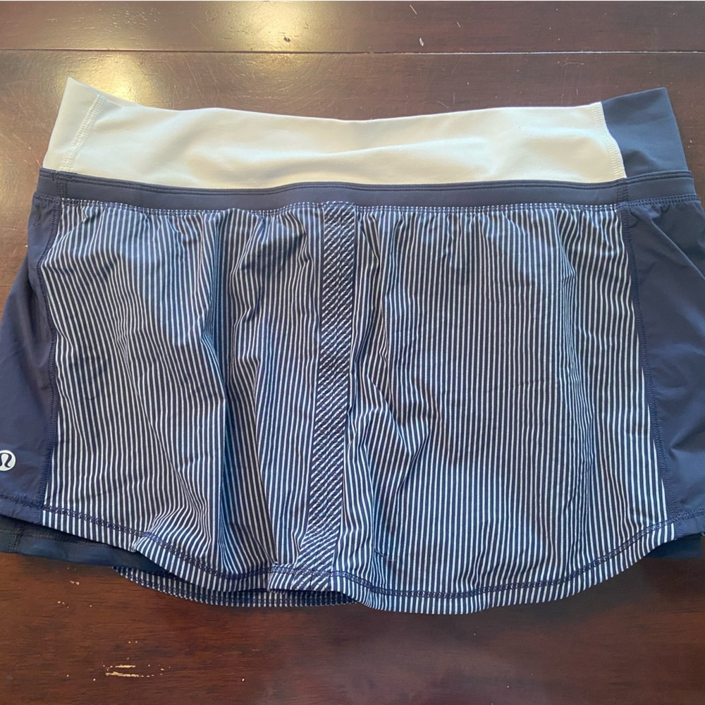 Lululemon Womens  run pace skirt navy stripes 10